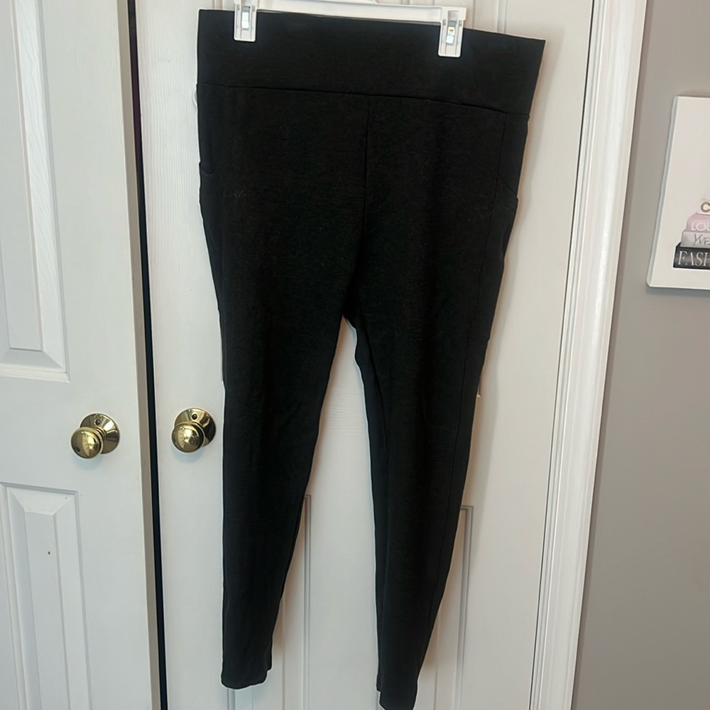 Women’s Loft charcoal leggings with pockets